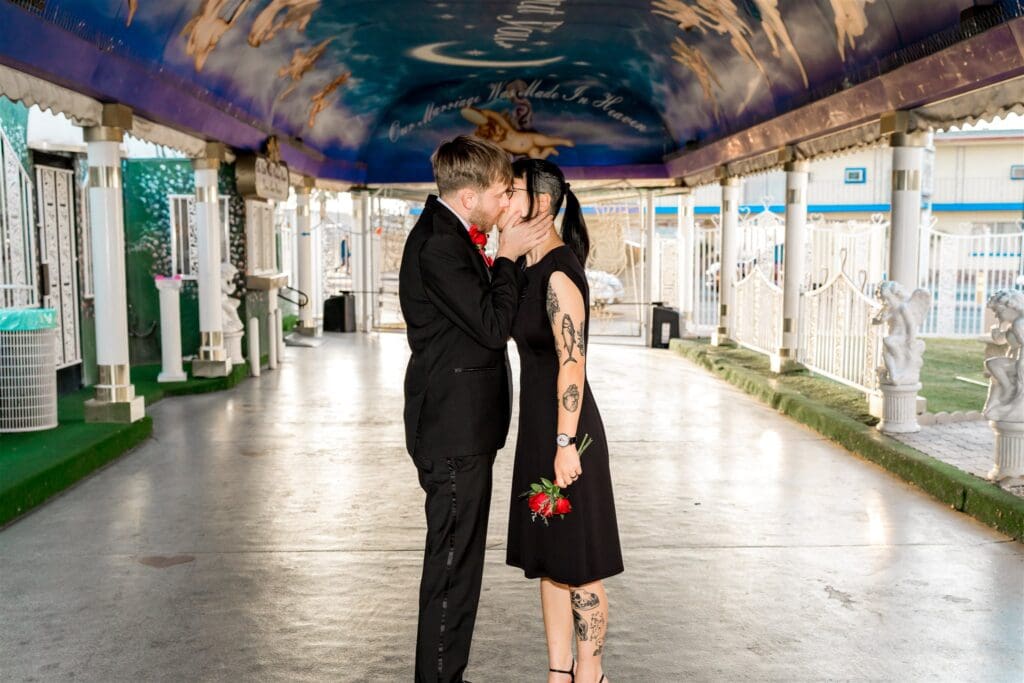 picture of the newly married couple kissing