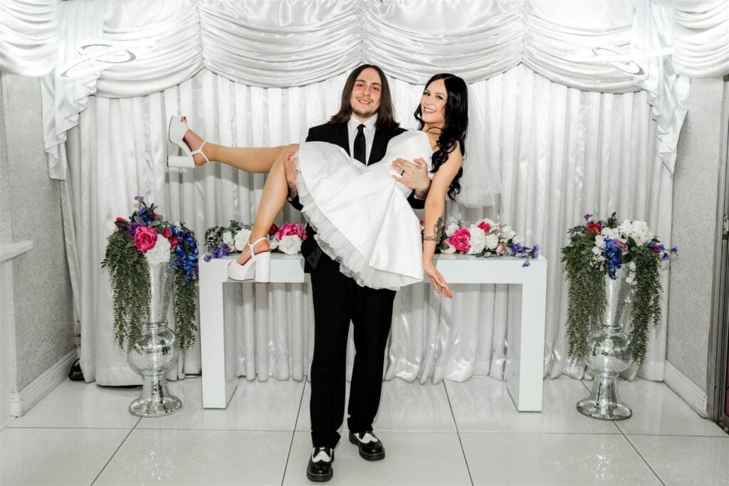 Are You Fun or Are You Lying? A Reckless Las Vegas Elopement at Little White Chapel